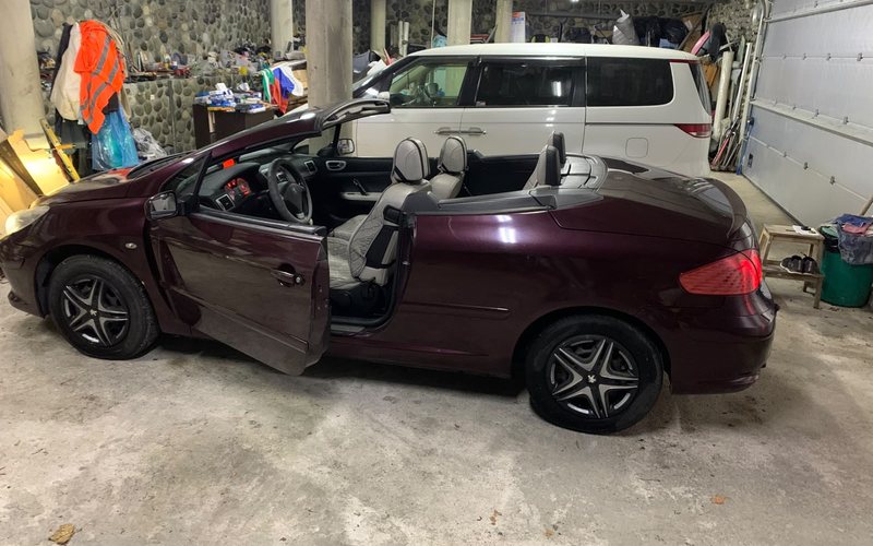 Аренда кабриолета Peugeot 307 CC в Гагре для поездок вдоль моря