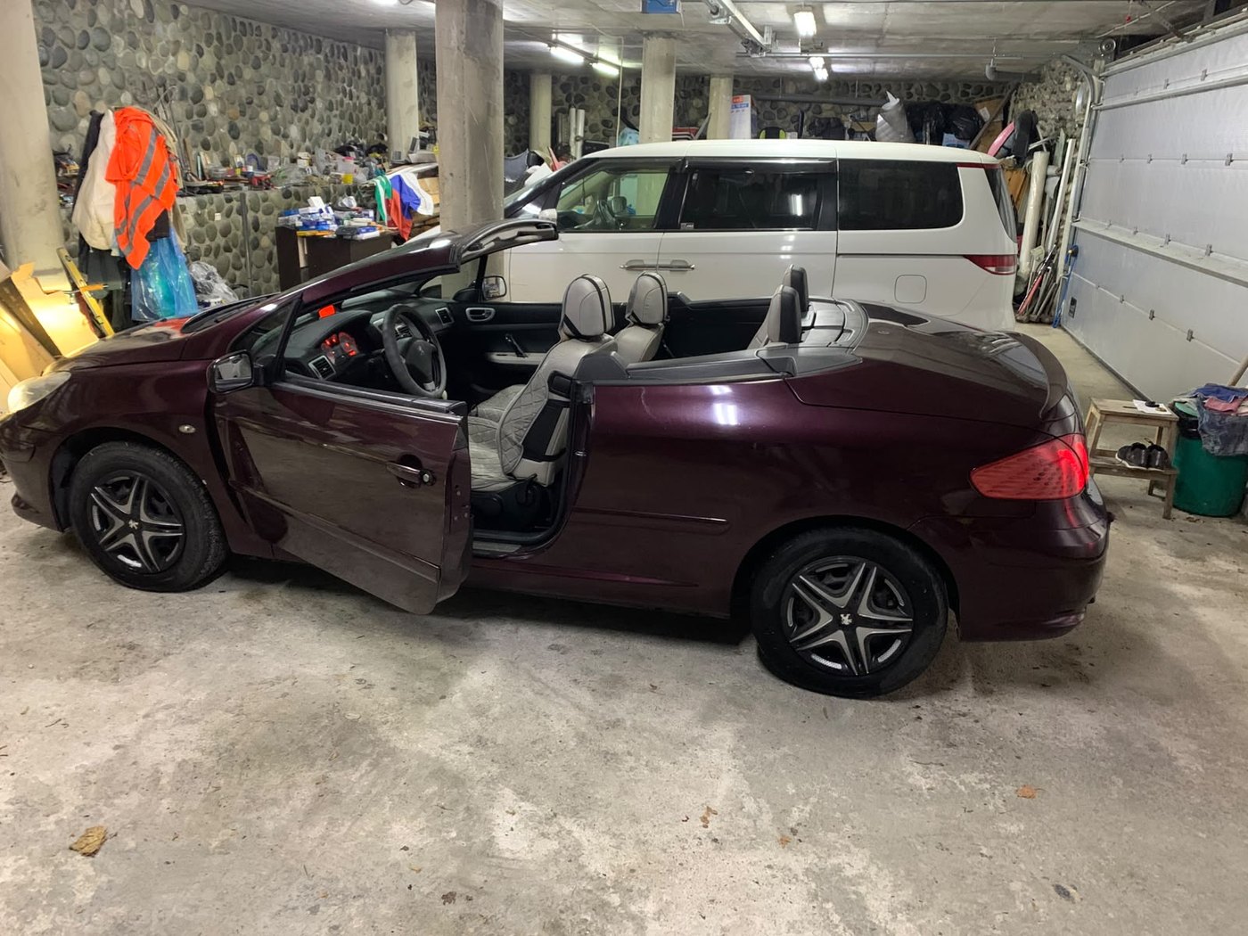 Peugeot 307 CC — кабриолет в аренду в Гагре