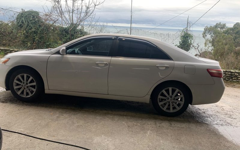 Аренда седана Toyota Camry в Гагре для комфортных поездок