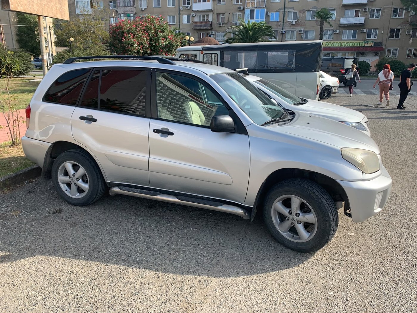 Toyota RAV4 — кроссовер для аренды в Гагре